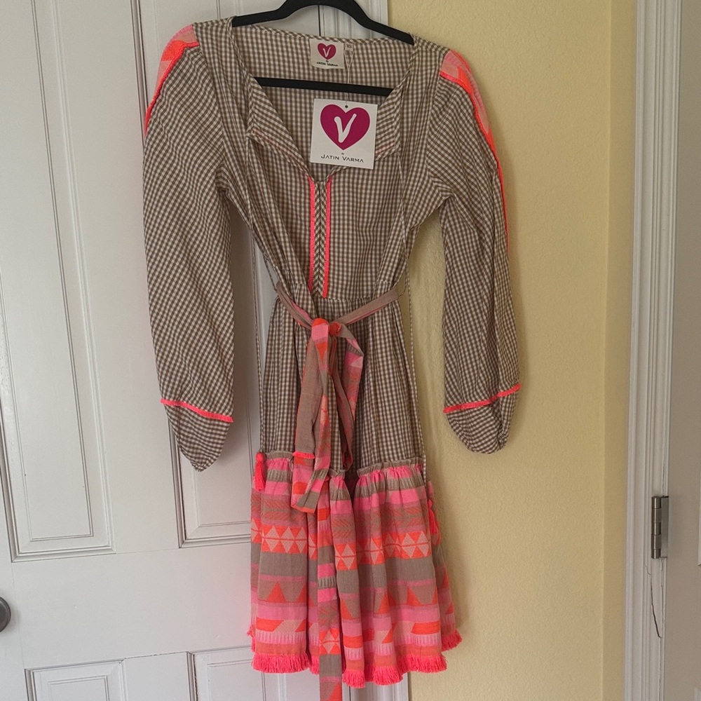Vibrant Trim Beige & Neon Pink Tie-Waist Casual Dress by